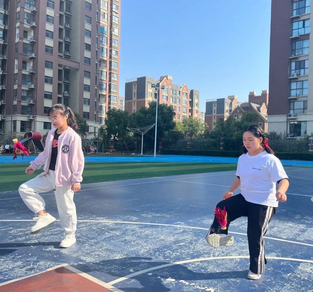 时隔三年,枫叶小熊教职工趣味运动会欢乐来袭! 时隔三年,枫叶小熊教职工趣味运动会欢乐来袭!