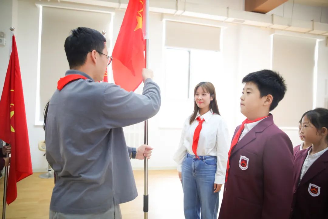 热烈庆贺你们加入中国少年先锋队