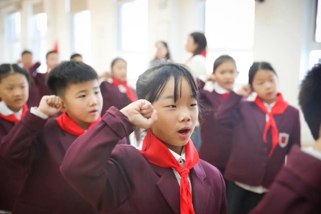 热烈庆贺你们加入中国少年先锋队