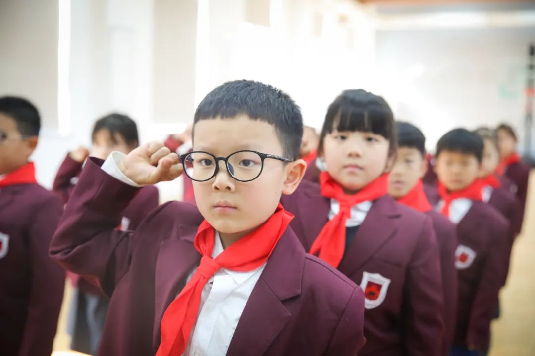 热烈庆贺你们加入中国少年先锋队
