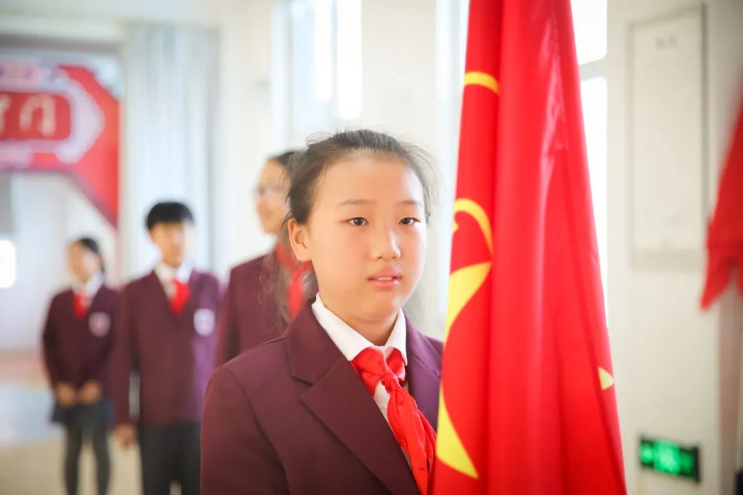 热烈庆贺你们加入中国少年先锋队 热烈庆贺你们加入中国少年先锋队