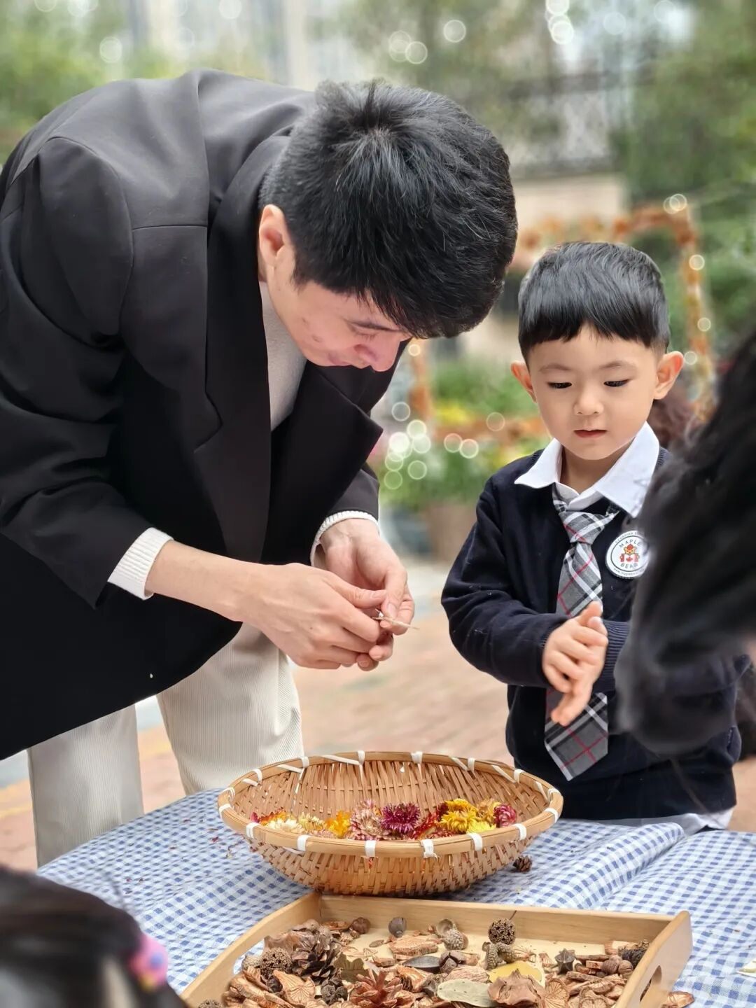 秋天怎么玩出艺术感?枫叶小熊幼儿园这场艺术节太会啦! 秋天怎么玩出艺术感?枫叶小熊幼儿园这场艺术节太会啦!