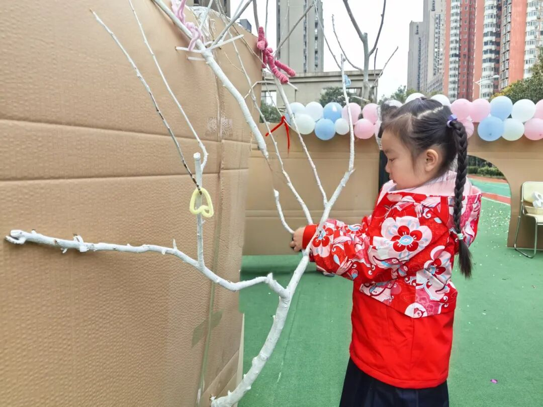 秋天怎么玩出艺术感?枫叶小熊幼儿园这场艺术节太会啦! 秋天怎么玩出艺术感?枫叶小熊幼儿园这场艺术节太会啦!